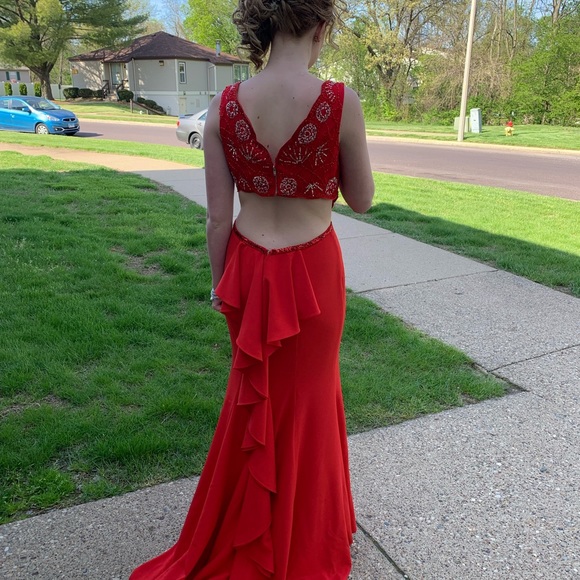 Gorgeous red Sherri Hill Prom Dress - Picture 2 of 4